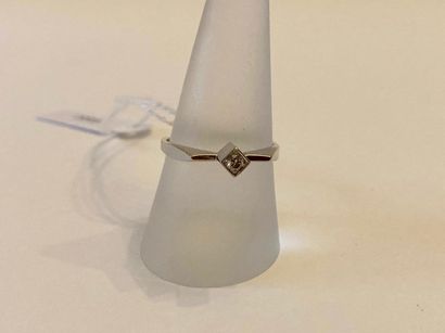 Bague-solitaire en or blanc (750 millièmes)...