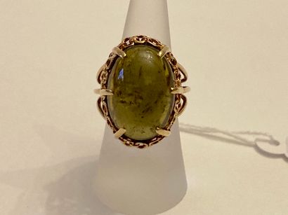 Bague en or jaune (750 millièmes) sertie...