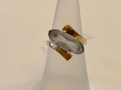 Bague en or jaune (750 millièmes) sertie...