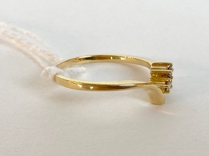 Bague en or jaune (750 millièmes) sertie...
