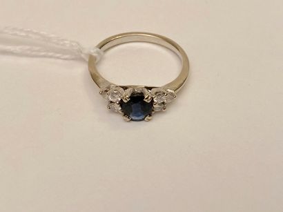 Bague en or blanc (750 millièmes) sertie...