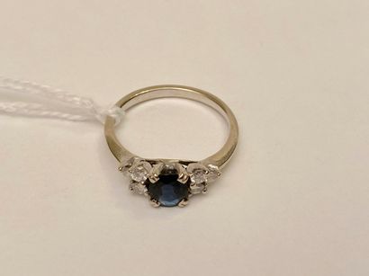 Bague en or blanc (750 millièmes) sertie...