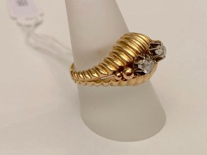 Bague-dôme en or jaune (750 millièmes) sertie...