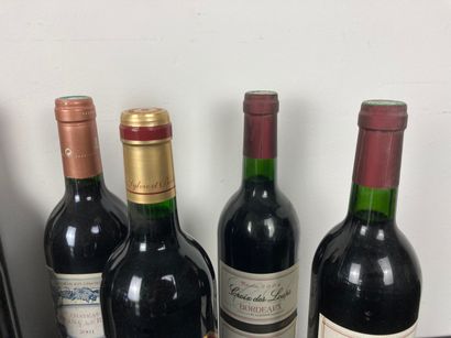 BORDEAUX
Varia de huit bouteilles [altérations,...