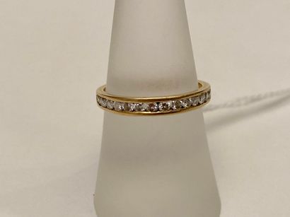 Bague en or jaune (750 millièmes) sertie...