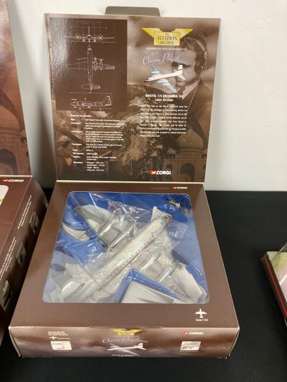 CORGI (1:144)
Trois modèles réduits The Aviation...