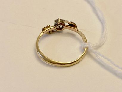 Bague en or jaune (750 millièmes) sertie...