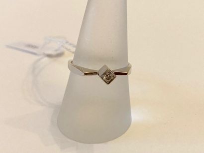 Bague-solitaire en or blanc (750 millièmes)...