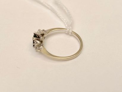 Bague en or blanc (750 millièmes) sertie...