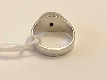 Bague-chevalière en or blanc (750 millièmes)...