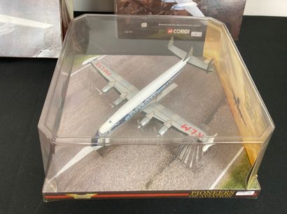 CORGI (1:144)
Trois modèles réduits The Aviation...