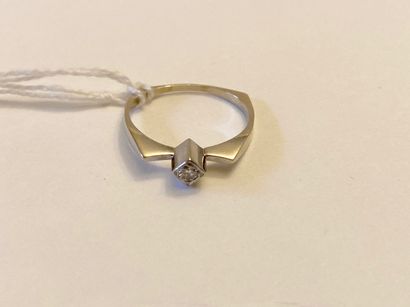 Bague-solitaire en or blanc (750 millièmes)...