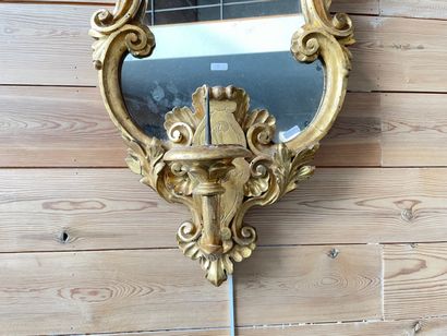 Paire de miroirs chantournés italiens à bras...
