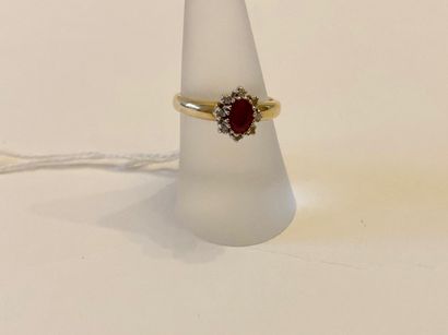 Bague en or jaune (750 millièmes) sertie...