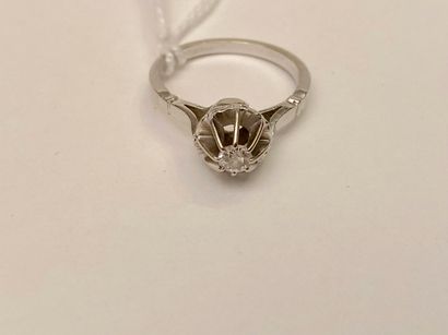 Bague-solitaire en or blanc (750 millièmes)...
