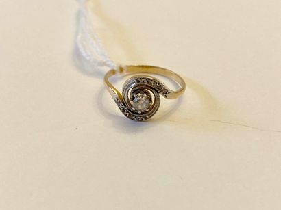 Bague-tourbillon en or jaune (750 millièmes)...