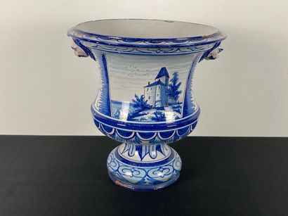 NEVERS
Grand cache-pot en cratère à décor...