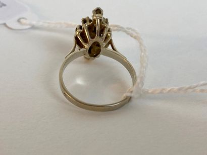 Bague-marquise en or blanc (750 millièmes)...
