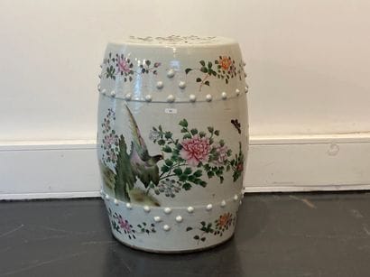 CHINE
Tabouret de jardin en forme de tonnelet...