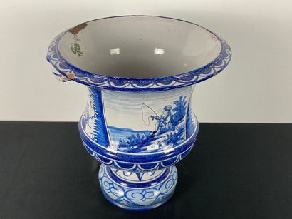 NEVERS
Grand cache-pot en cratère à décor...