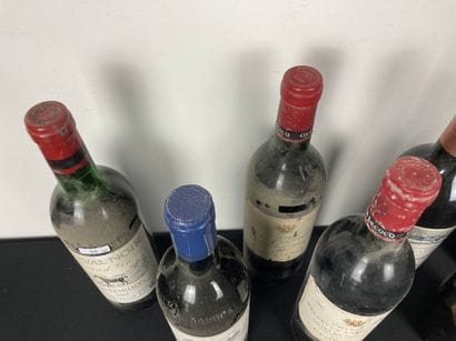 BORDEAUX
Varia de huit bouteilles [altérations,...