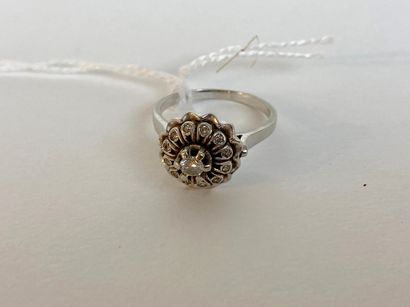 Bague en or blanc (750 millièmes) sertie...