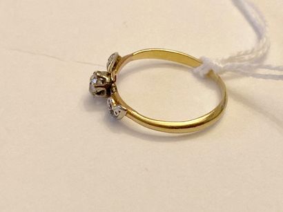 Bague en or jaune (750 millièmes) sertie...