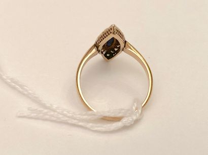 Bague-marquise en or jaune (750 millièmes)...