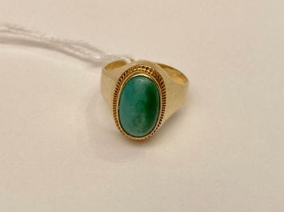 Bague en or jaune (750 millièmes) sertie...