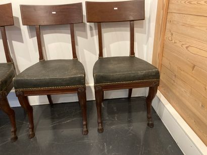 Suite de quatre chaises de style Consulat...