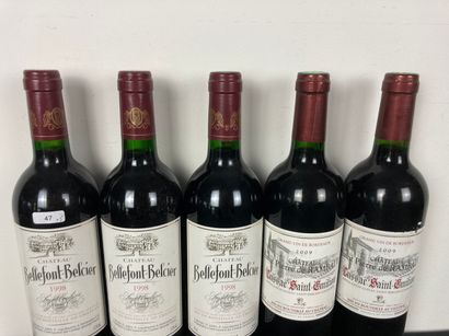 BORDEAUX
Lot de cinq bouteilles :
- (SAINT-ÉMILION-GRAND-CRU),...
