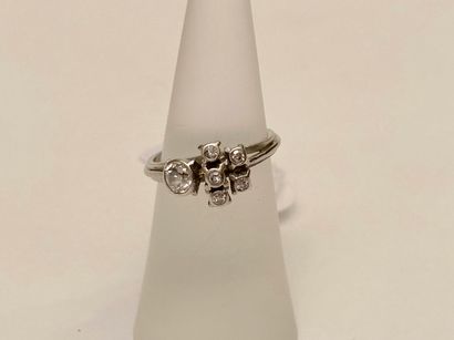 Bague en or blanc (750 millièmes) sertie...