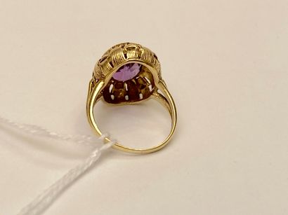 Bague en or jaune (750 millièmes) sertie...
