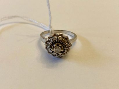 Bague en or blanc (750 millièmes) sertie...
