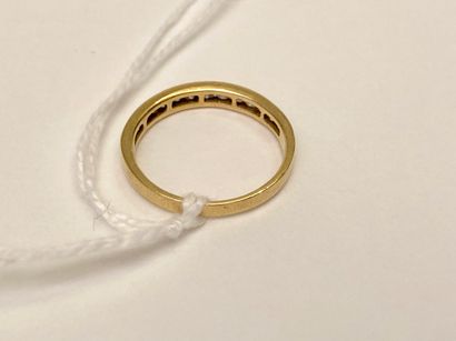 Bague en or jaune (750 millièmes) sertie...