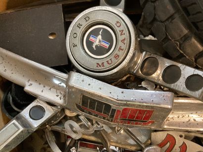AUTOMOBILIA
Fort varia d'éléménts vintages...