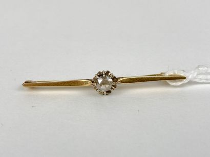 Barrette en or jaune (750 millièmes) sertie...