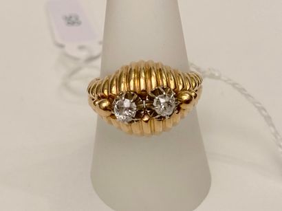 Bague-dôme en or jaune (750 millièmes) sertie...