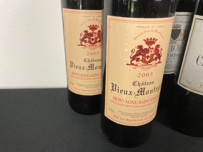 BORDEAUX
Lot de treize bouteilles :
- (PREMIÈRES-CÔTES-DE-BLAYE),...