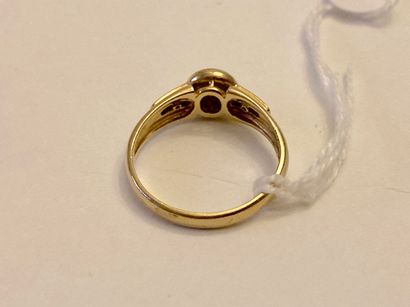 Bague en or jaune (750 millièmes) sertie...