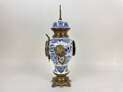 Garniture en balustre Belle Époque à décor...