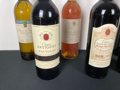 BORDEAUX
Varia de onze bouteilles [altérations...