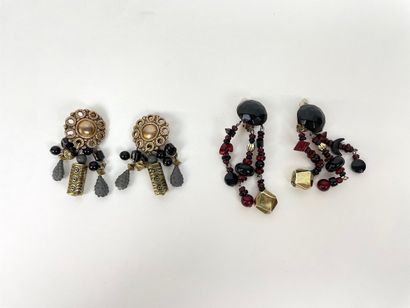 Deux paires de boucles d'oreille Vintage...