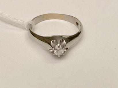 Bague-solitaire en or blanc (750 millièmes)...
