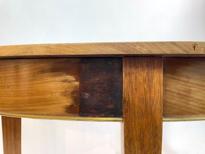 Table-console en demi-lune, XIXe, bois souligné...
