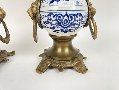 Garniture en balustre Belle Époque à décor...