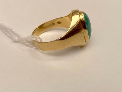 Bague en or jaune (750 millièmes) sertie...