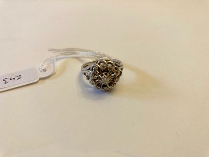 Bague en or blanc (750 millièmes) sertie...