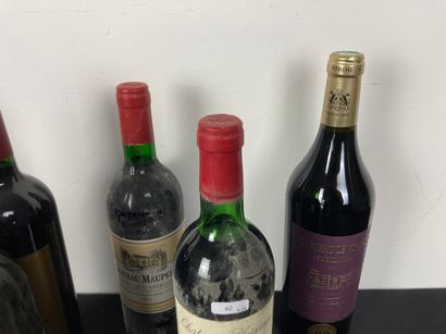 BORDEAUX
Varia de onze bouteilles [altérations...