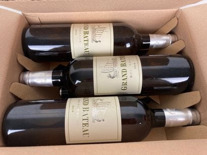 BORDEAUX
Grand Bateau 2014 (blanc), six bouteilles...